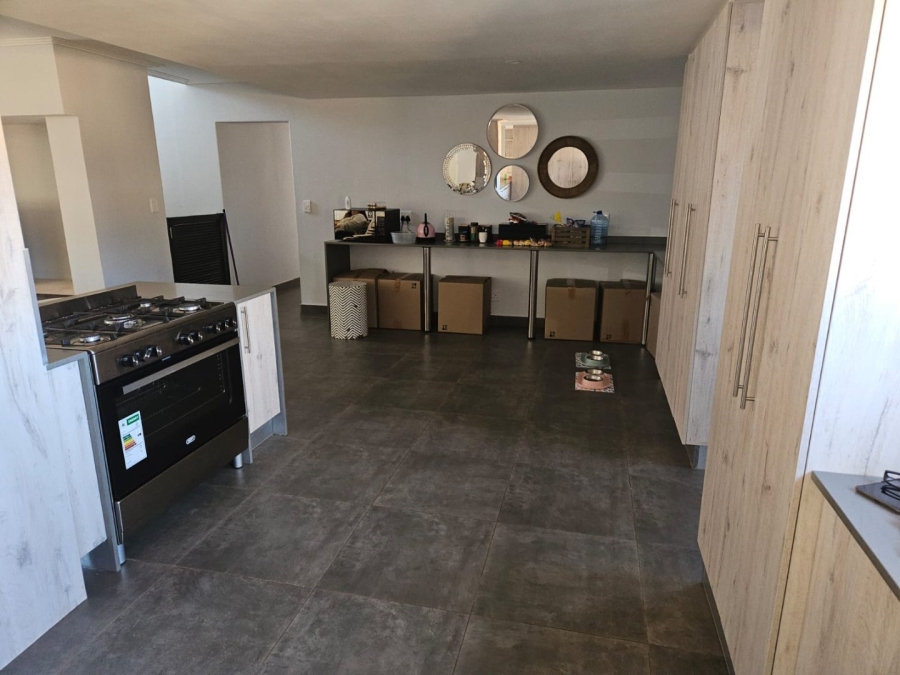 5 Bedroom Property for Sale in Wilkoppies North West